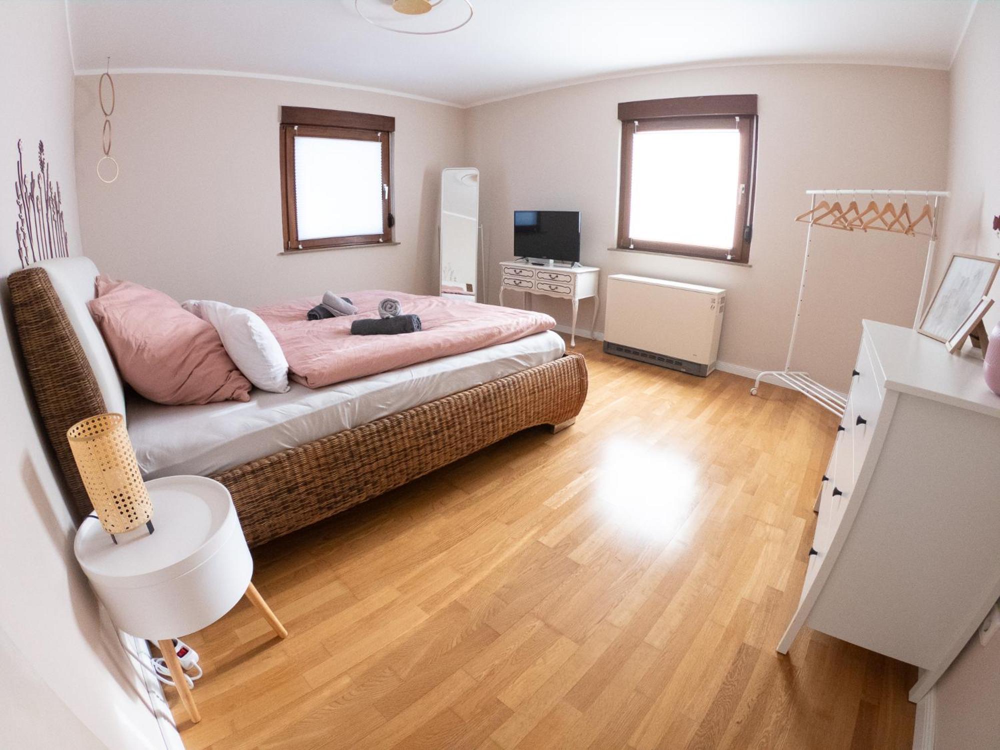 Happybnb Apartment Mit Sonniger Terrasse Lochgau 外观 照片