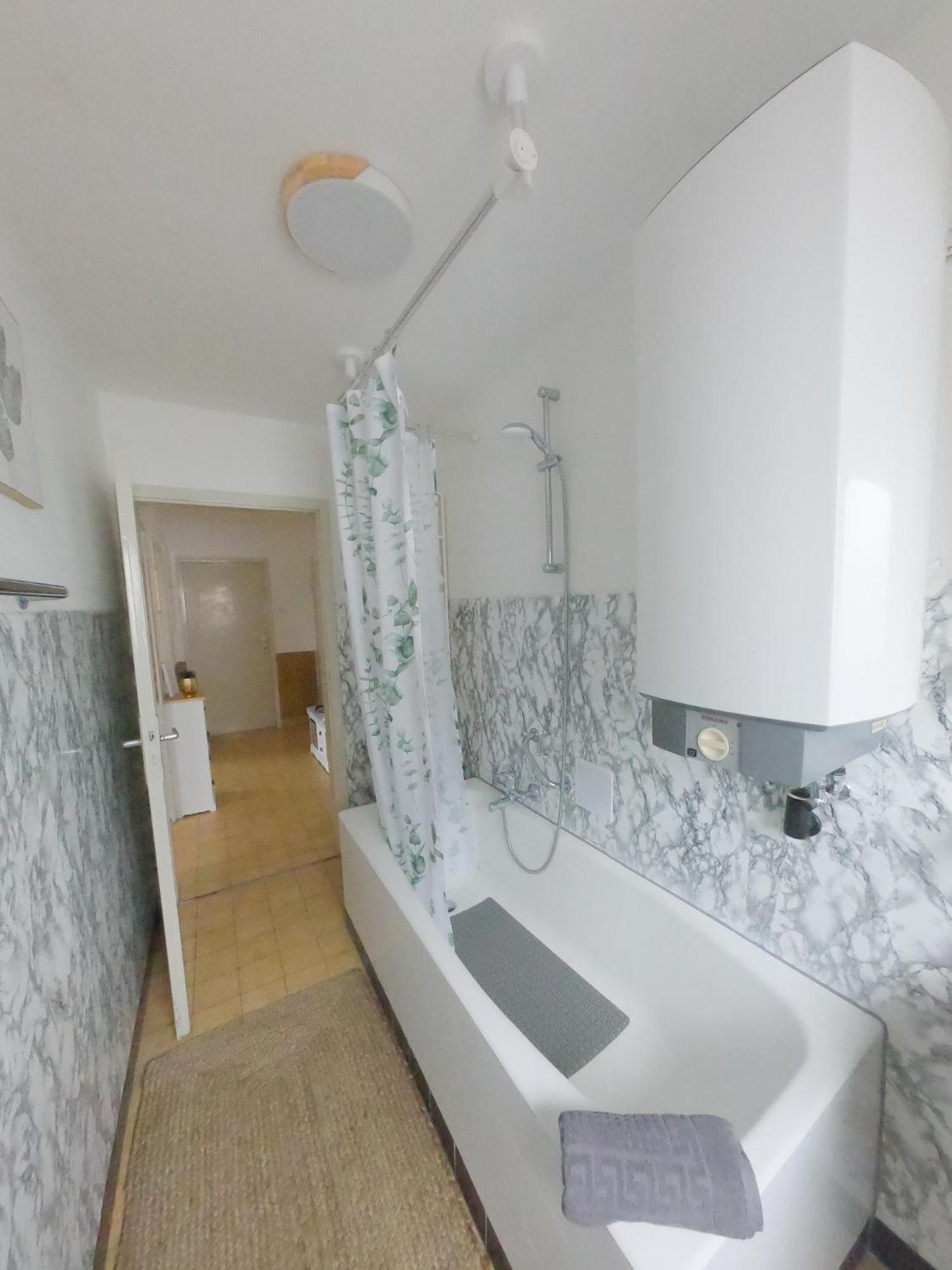 Happybnb Apartment Mit Sonniger Terrasse Lochgau 外观 照片