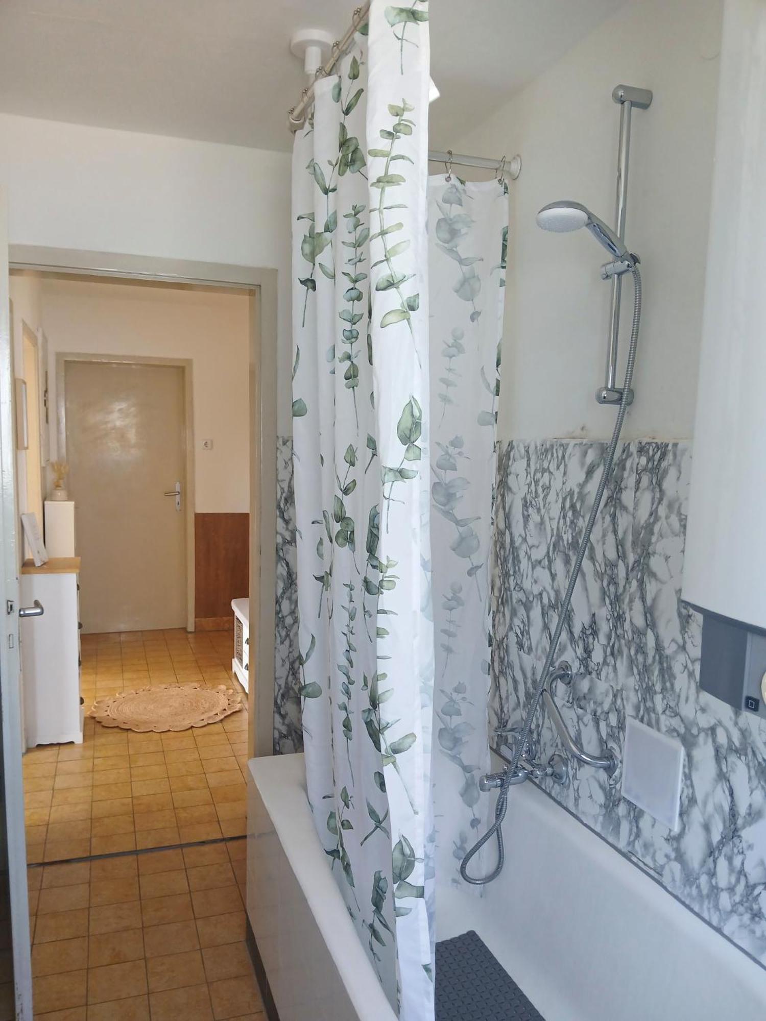 Happybnb Apartment Mit Sonniger Terrasse Lochgau 外观 照片